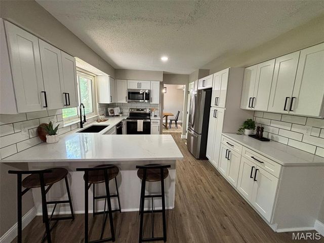 3938 Hirondelle Lane, Florissant, MO 63034