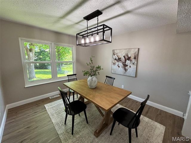 3938 Hirondelle Lane, Florissant, MO 63034