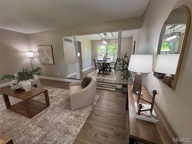 3938 Hirondelle Lane, Florissant, MO 63034