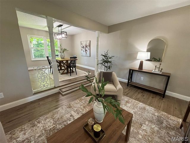 3938 Hirondelle Lane, Florissant, MO 63034