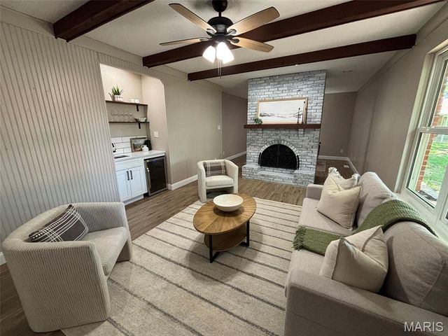 3938 Hirondelle Lane, Florissant, MO 63034