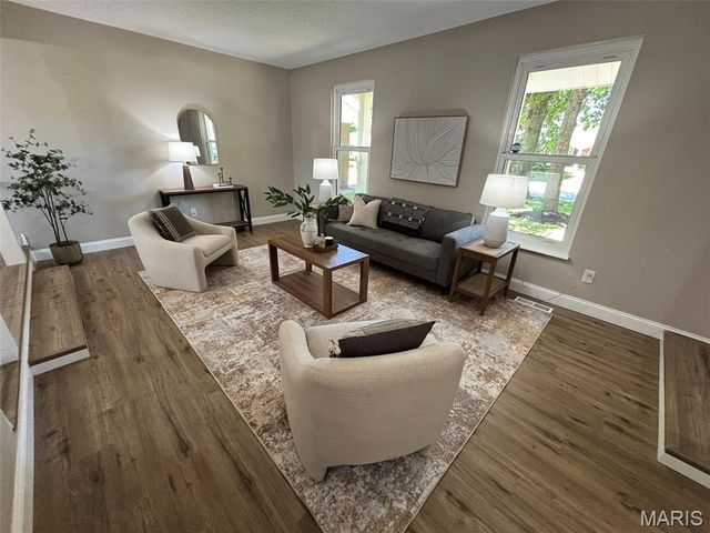 3938 Hirondelle Lane, Florissant, MO 63034