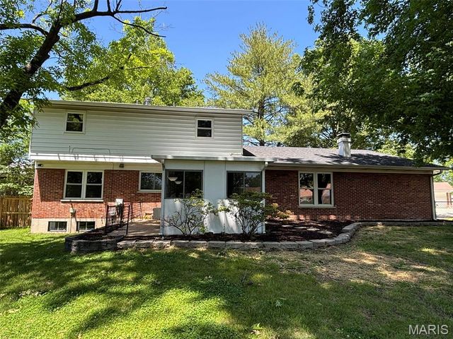 3938 Hirondelle Lane, Florissant, MO 63034