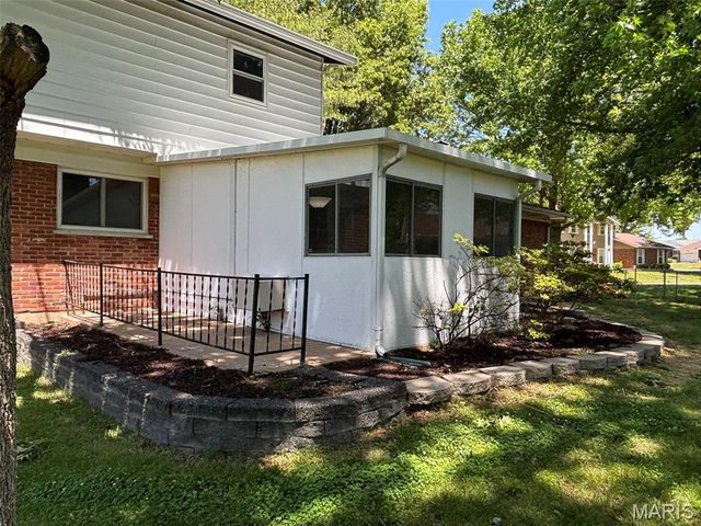 3938 Hirondelle Lane, Florissant, MO 63034