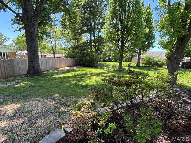 3938 Hirondelle Lane, Florissant, MO 63034