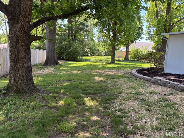 3938 Hirondelle Lane, Florissant, MO 63034