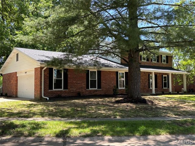 3938 Hirondelle Lane, Florissant, MO 63034