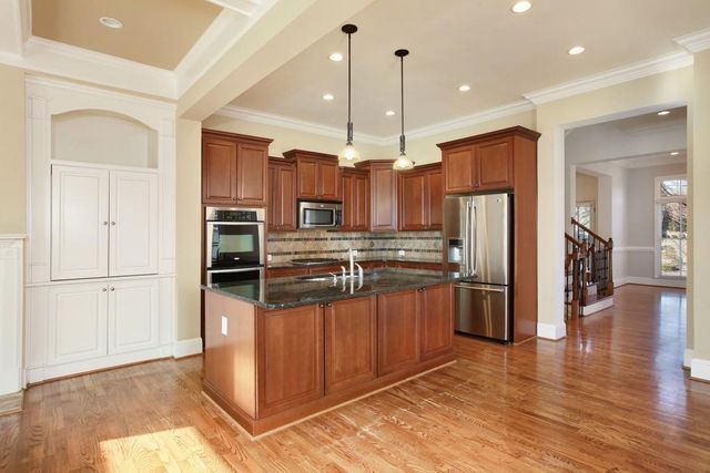 2010 Heathermere Way, Roswell, GA 30075