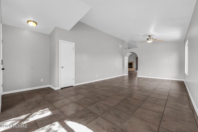 3204 W Vuelta De Los Mineros, Tucson, AZ 85745