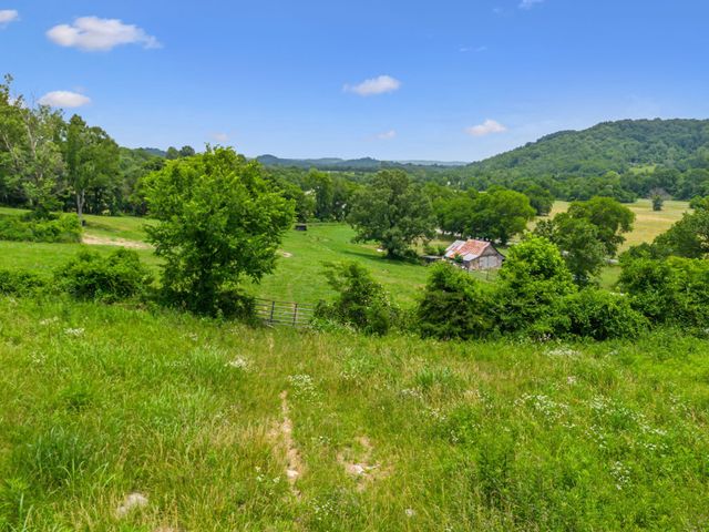 2665 Center Point Rd, Pulaski, TN 38478