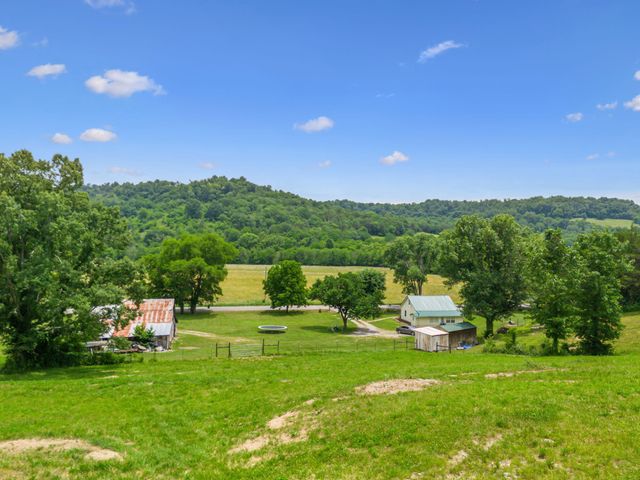 2665 Center Point Rd, Pulaski, TN 38478