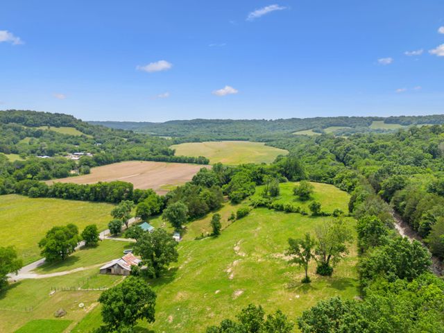 2665 Center Point Rd, Pulaski, TN 38478