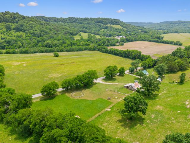 2665 Center Point Rd, Pulaski, TN 38478