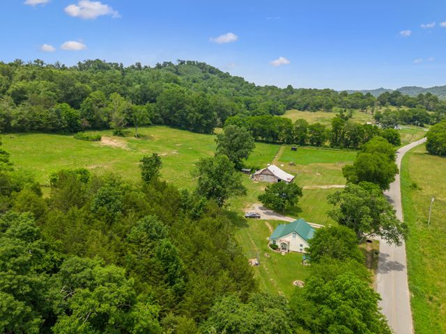 2665 Center Point Rd, Pulaski, TN 38478