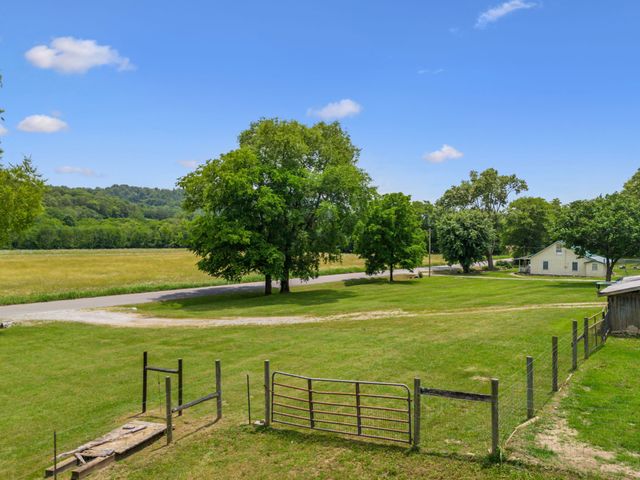 2665 Center Point Rd, Pulaski, TN 38478