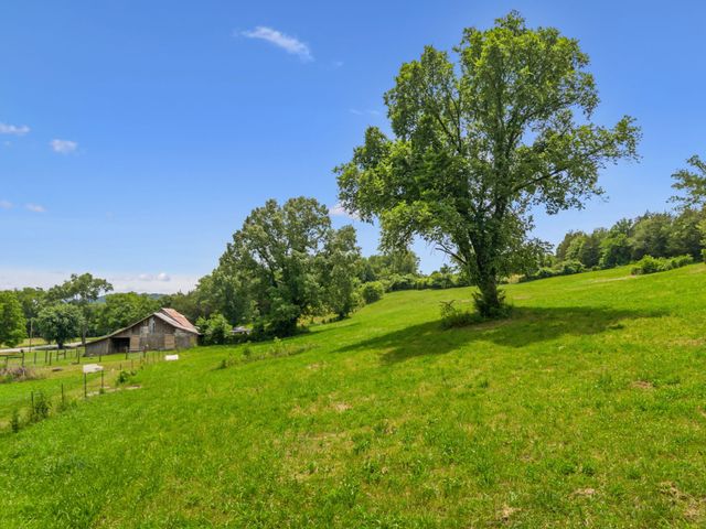 2665 Center Point Rd, Pulaski, TN 38478