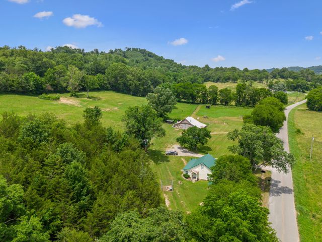 2665 Center Point Rd, Pulaski, TN 38478