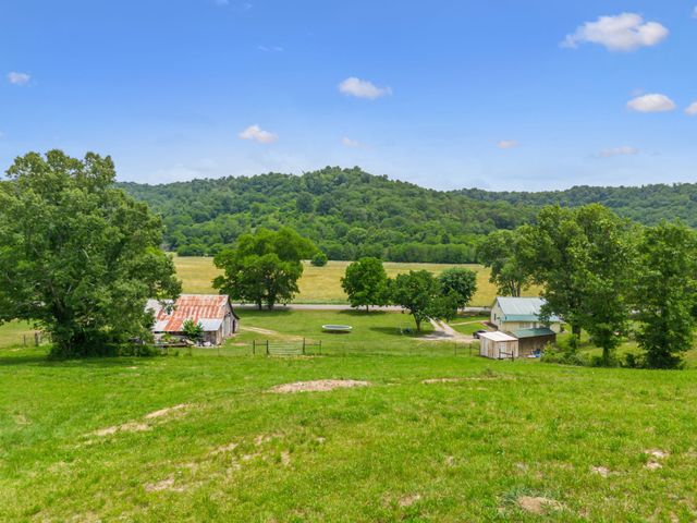 2665 Center Point Rd, Pulaski, TN 38478