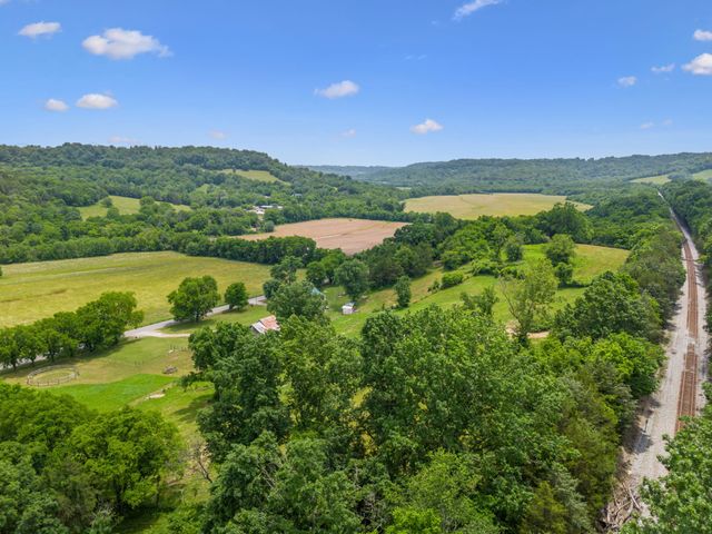 2665 Center Point Rd, Pulaski, TN 38478