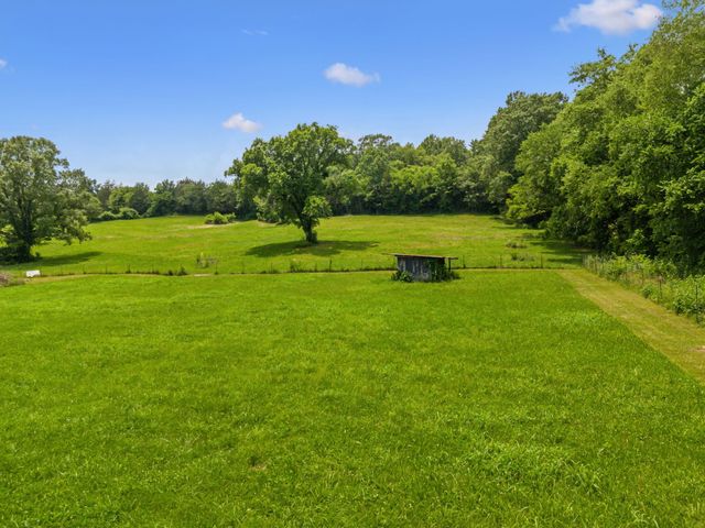 2665 Center Point Rd, Pulaski, TN 38478