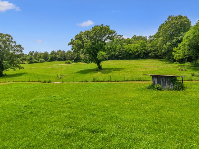 2665 Center Point Rd, Pulaski, TN 38478