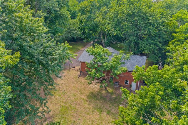 1011 Issac Clifton Rd, Chapmansboro, TN 37035