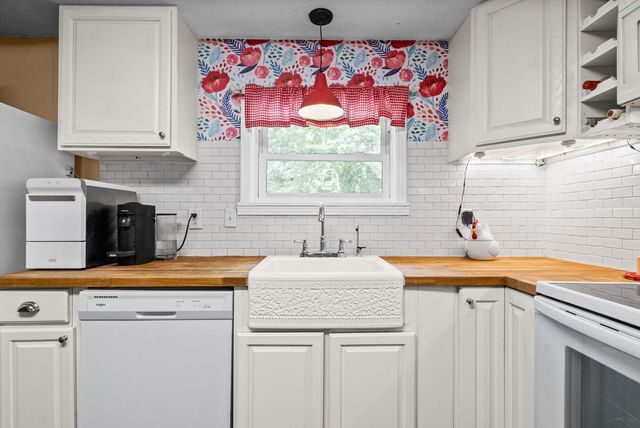 1011 Issac Clifton Rd, Chapmansboro, TN 37035