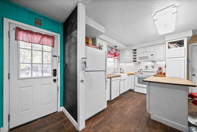 1011 Issac Clifton Rd, Chapmansboro, TN 37035