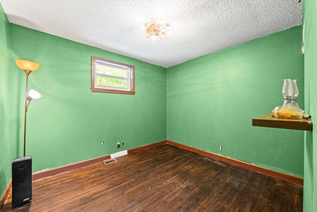 1011 Issac Clifton Rd, Chapmansboro, TN 37035