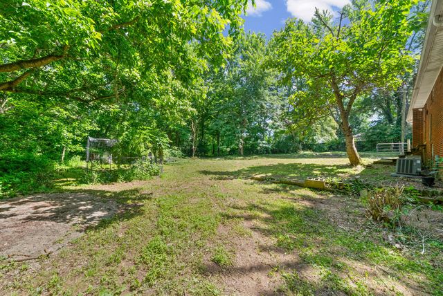 1011 Issac Clifton Rd, Chapmansboro, TN 37035