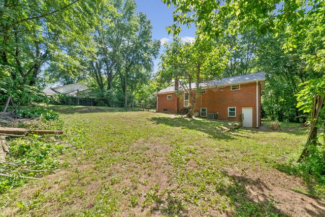 1011 Issac Clifton Rd, Chapmansboro, TN 37035
