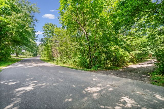 1011 Issac Clifton Rd, Chapmansboro, TN 37035