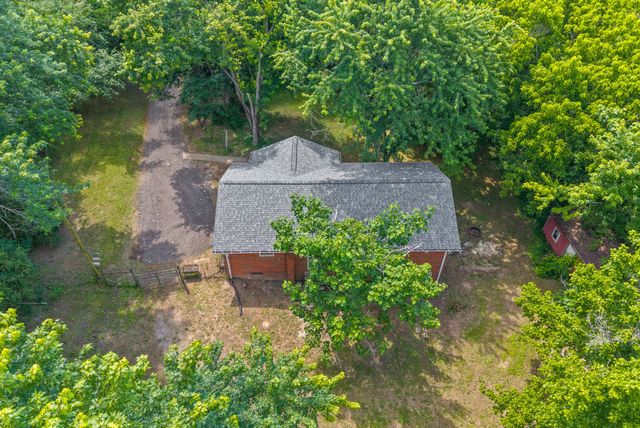 1011 Issac Clifton Rd, Chapmansboro, TN 37035