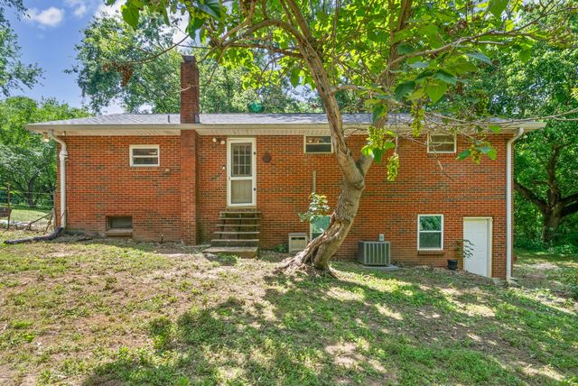1011 Issac Clifton Rd, Chapmansboro, TN 37035