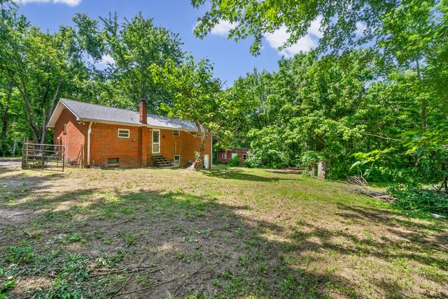 1011 Issac Clifton Rd, Chapmansboro, TN 37035