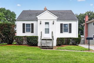 123 S Ellyn Avenue, Glen Ellyn, IL 60137