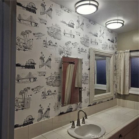 518 Palm Drive, Hermosa Beach, CA 90254