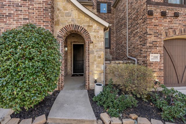 1244 Grant Avenue, Lantana, TX 76226