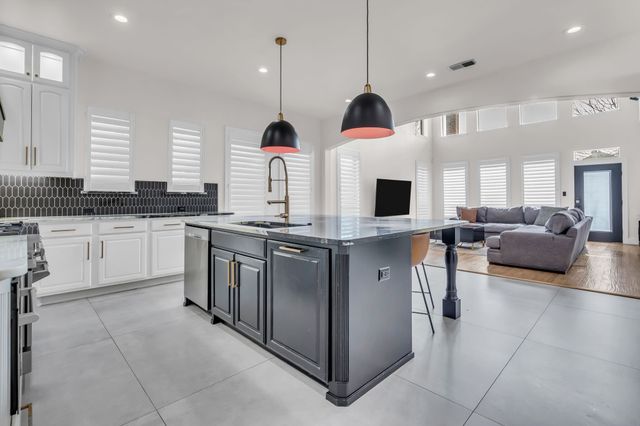 1244 Grant Avenue, Lantana, TX 76226