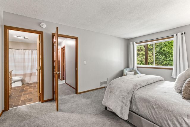 5621 Pompano Drive, Minnetonka, MN 55343