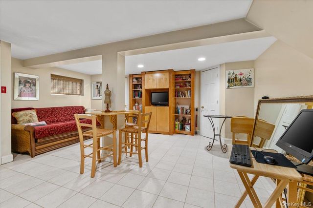 960 Cliffside Avenue, North Woodmere, NY 11581