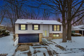 2711 Winter Drive, Troy, MI 48083