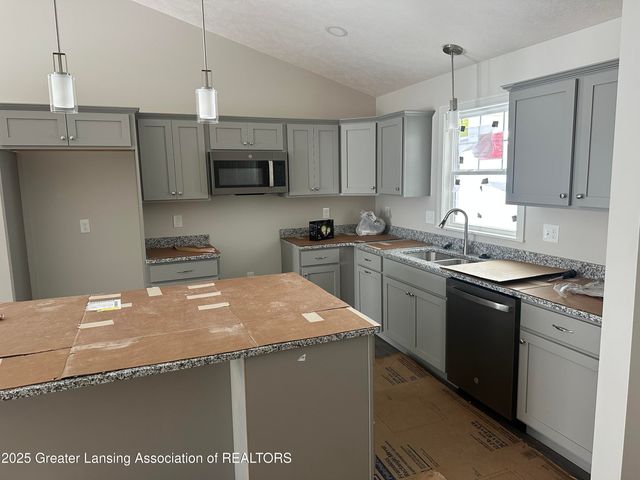 1467 Superior Drive 18, St. Johns, MI 48879