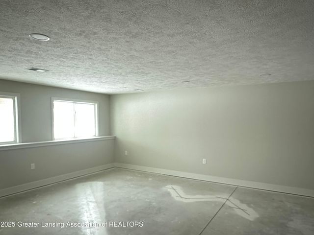 1467 Superior Drive 18, St. Johns, MI 48879