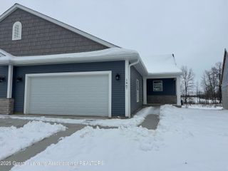 1467 Superior Drive 18, St. Johns, MI 48879