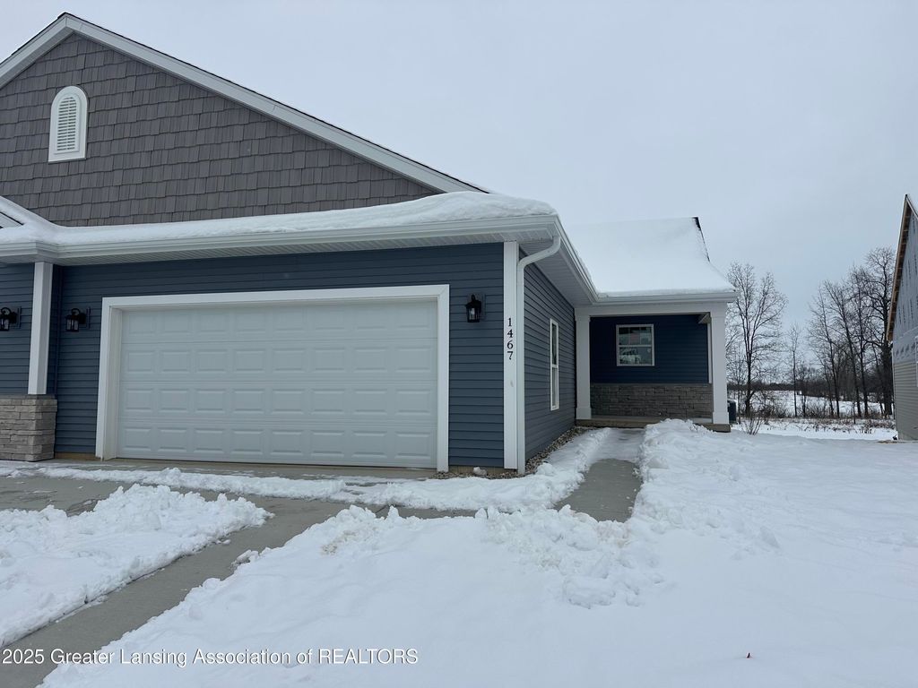 1467 Superior Drive 18, St. Johns, MI 48879