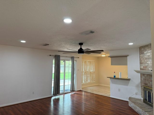 515 Tresvant Drive, Houston, TX 77598