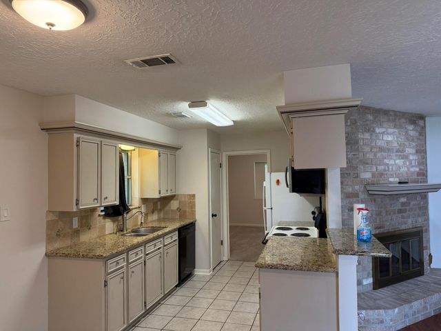 515 Tresvant Drive, Houston, TX 77598