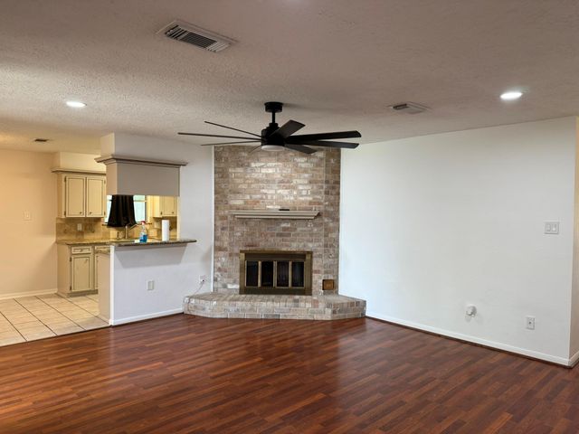 515 Tresvant Drive, Houston, TX 77598