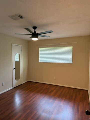515 Tresvant Drive, Houston, TX 77598
